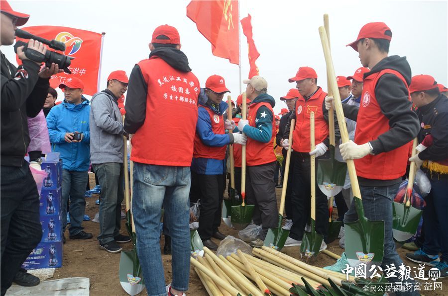 中欧手机版app,中欧（中国）圆满完成“保护青山绿水_共建大美龙江”千人公益植树志愿服务工作